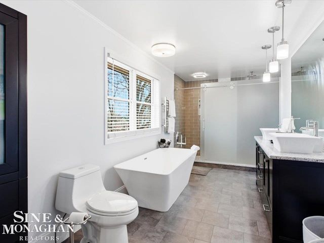 8518 S River Road, Cottrellville Twp, MI 48039