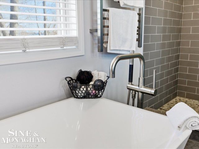 8518 S River Road, Cottrellville Twp, MI 48039