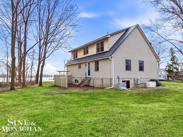 8518 S River Road, Cottrellville Twp, MI 48039