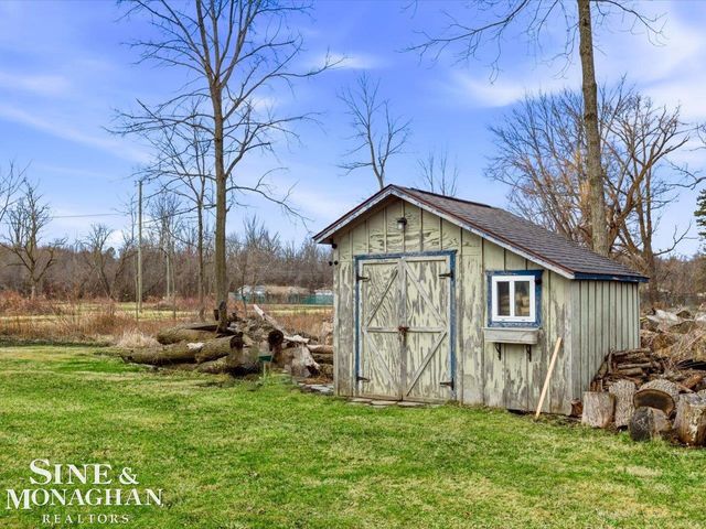 8518 S River Road, Cottrellville Twp, MI 48039