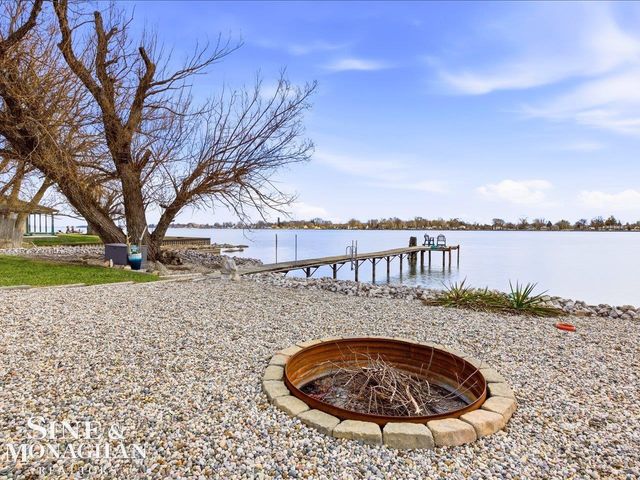 8518 S River Road, Cottrellville Twp, MI 48039