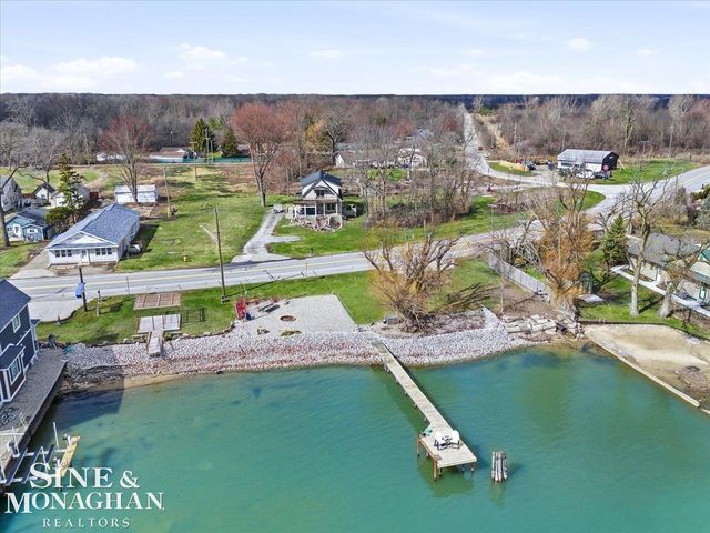 8518 S River Road, Cottrellville Twp, MI 48039