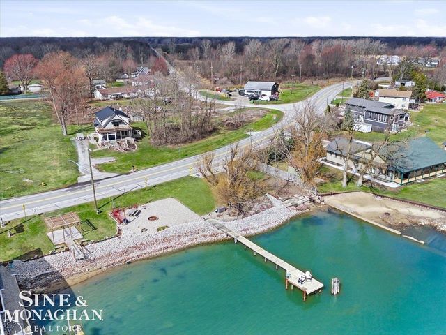 8518 S River Road, Cottrellville Twp, MI 48039