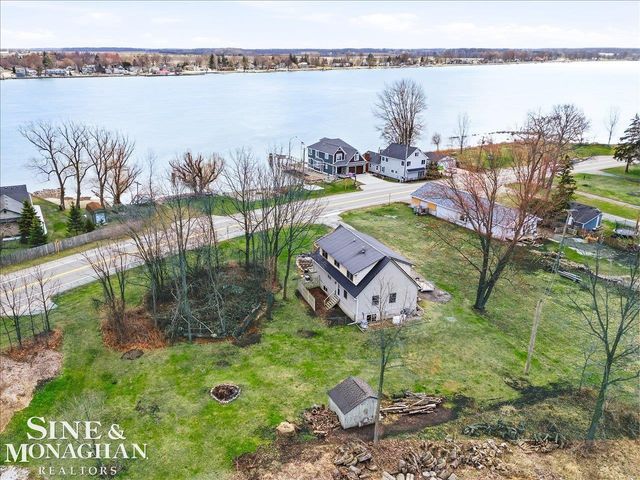8518 S River Road, Cottrellville Twp, MI 48039