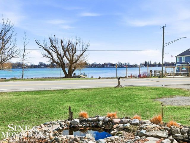 8518 S River Road, Cottrellville Twp, MI 48039