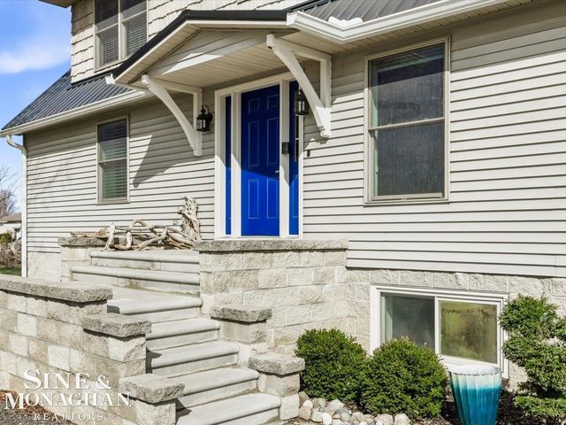 8518 S River Road, Cottrellville Twp, MI 48039