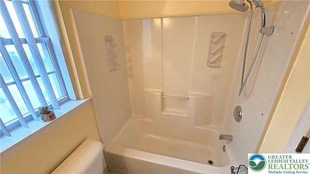 18 Jazz Circle, Whitehall Twp, PA 18052