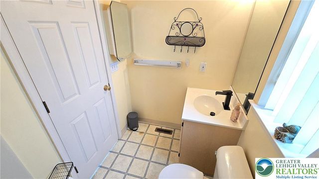 18 Jazz Circle, Whitehall Twp, PA 18052