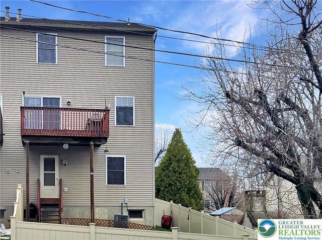 18 Jazz Circle, Whitehall Twp, PA 18052