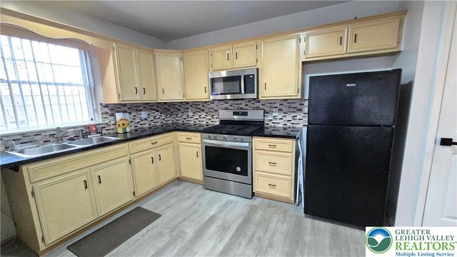 18 Jazz Circle, Whitehall Twp, PA 18052