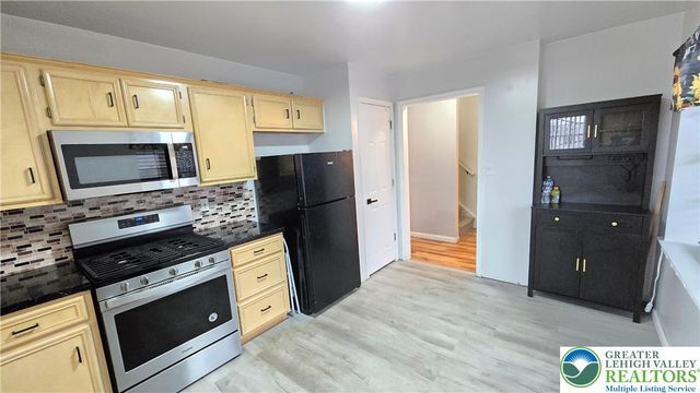 18 Jazz Circle, Whitehall Twp, PA 18052