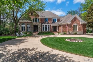 1067 Masonridge Road, Town And Country, MO 63141