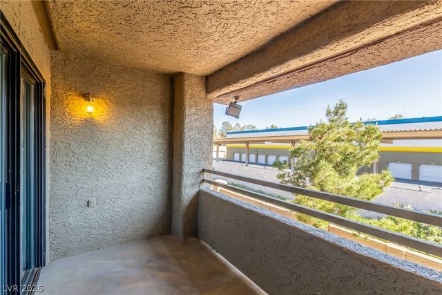 5072 RAINBOW Boulevard 205, Las Vegas, NV 89118