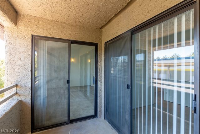 5072 RAINBOW Boulevard 205, Las Vegas, NV 89118