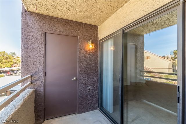 5072 RAINBOW Boulevard 205, Las Vegas, NV 89118
