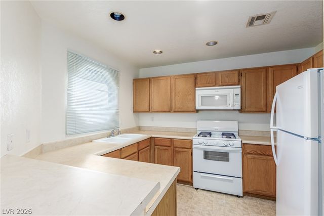 5072 RAINBOW Boulevard 205, Las Vegas, NV 89118