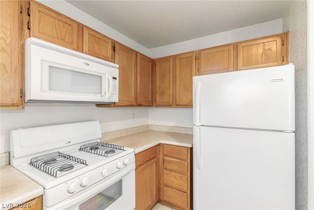 5072 RAINBOW Boulevard 205, Las Vegas, NV 89118