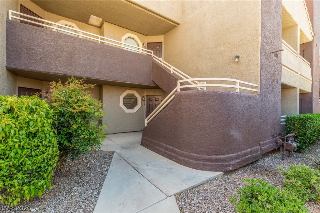 5072 RAINBOW Boulevard 205, Las Vegas, NV 89118