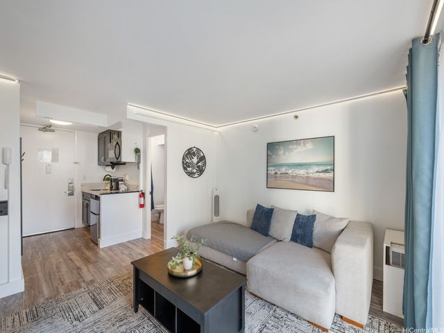 2427 Kuhio Avenue 804, Honolulu, HI 96815
