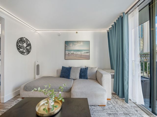 2427 Kuhio Avenue 804, Honolulu, HI 96815
