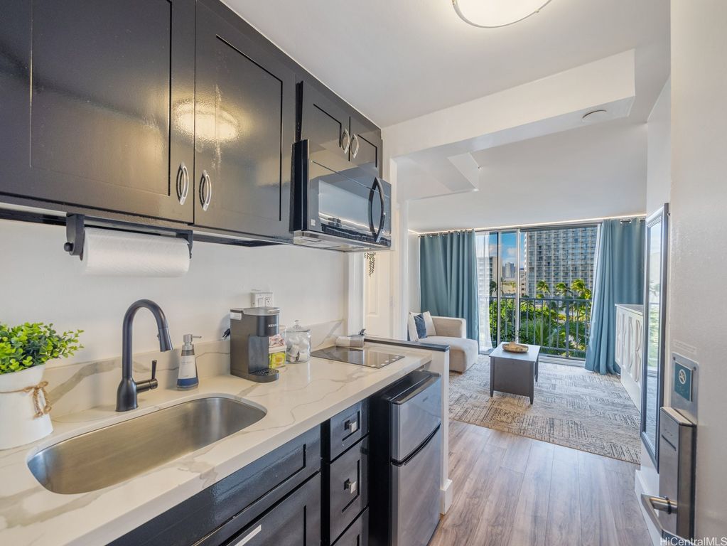 2427 Kuhio Avenue 804, Honolulu, HI 96815