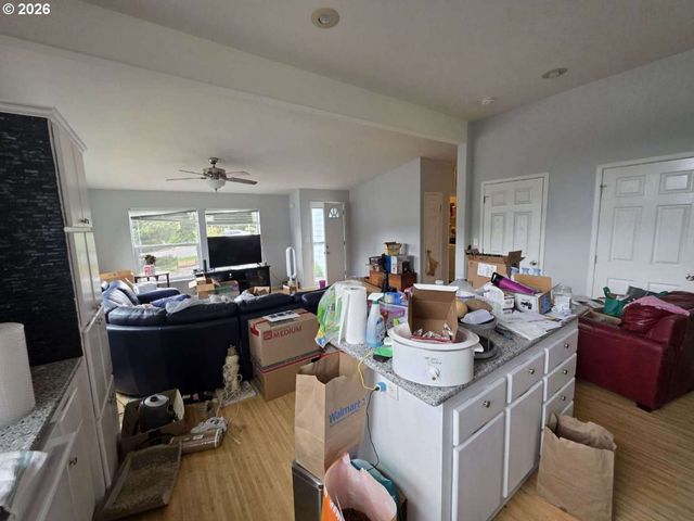 780 Se WINCHELL Dr, Depoe Bay, OR 97341