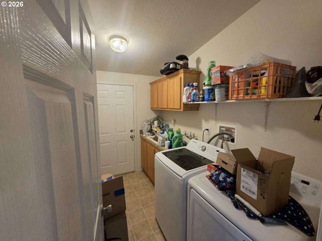 780 Se WINCHELL Dr, Depoe Bay, OR 97341