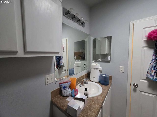 780 Se WINCHELL Dr, Depoe Bay, OR 97341
