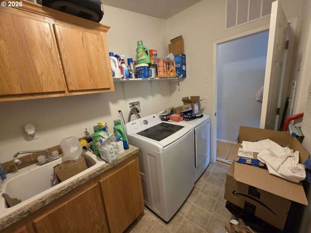 780 Se WINCHELL Dr, Depoe Bay, OR 97341