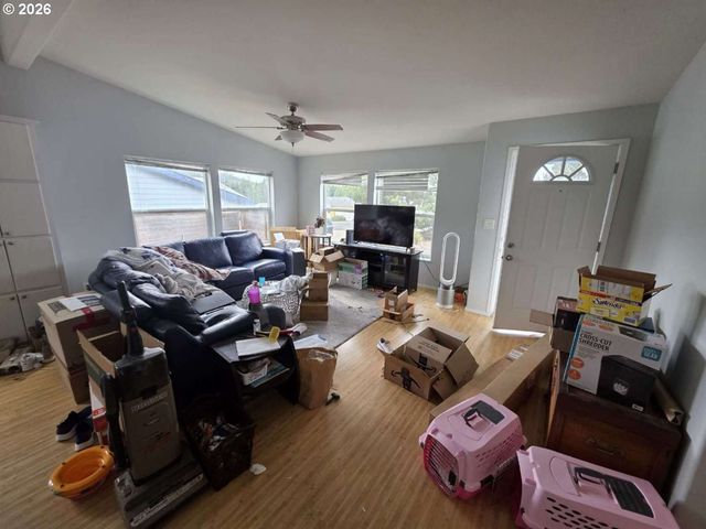 780 Se WINCHELL Dr, Depoe Bay, OR 97341