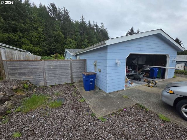 780 Se WINCHELL Dr, Depoe Bay, OR 97341