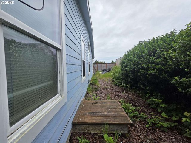780 Se WINCHELL Dr, Depoe Bay, OR 97341