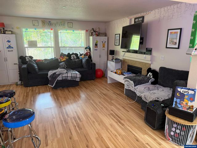 10535 SW Crestwood Dr, Beaverton, OR 97008