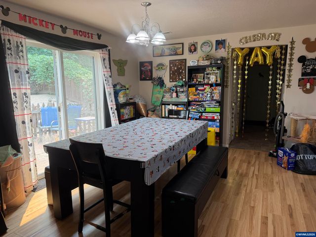 10535 SW Crestwood Dr, Beaverton, OR 97008