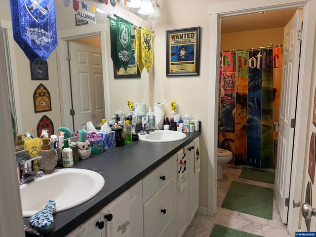10535 SW Crestwood Dr, Beaverton, OR 97008