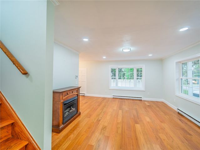 25 Pleasant Avenue, Narragansett, RI 02882