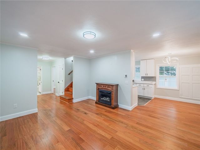 25 Pleasant Avenue, Narragansett, RI 02882