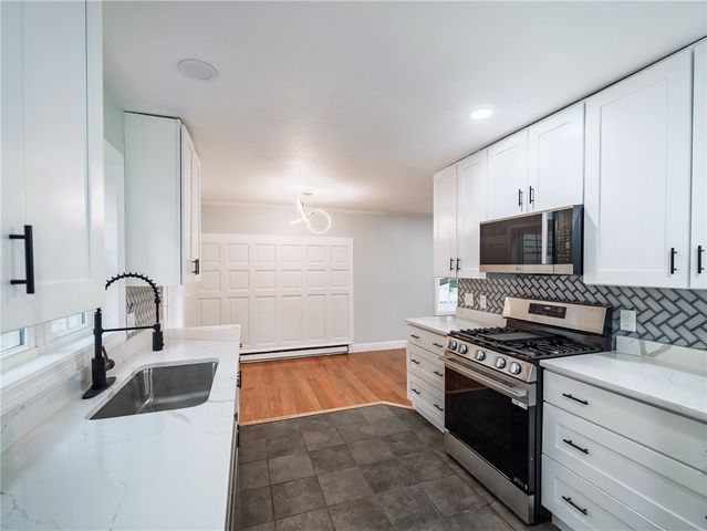 25 Pleasant Avenue, Narragansett, RI 02882