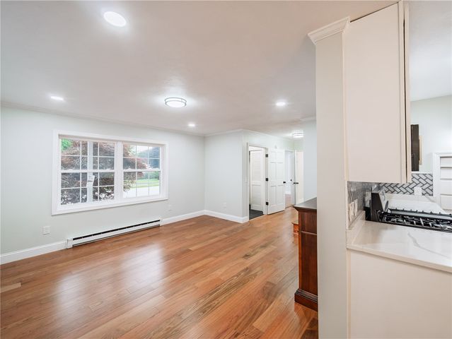 25 Pleasant Avenue, Narragansett, RI 02882