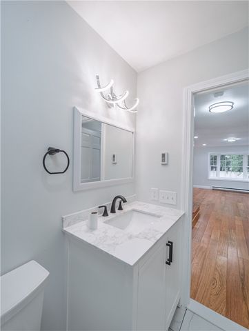 25 Pleasant Avenue, Narragansett, RI 02882