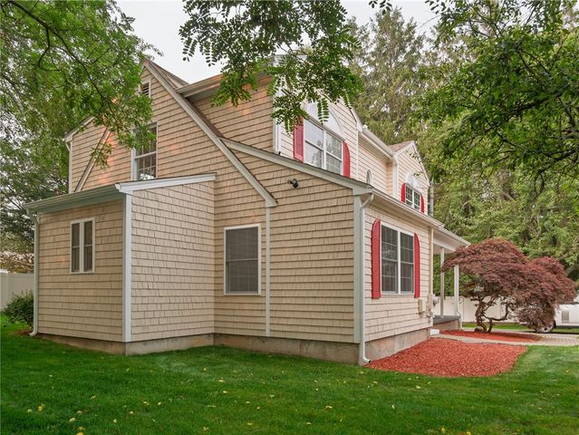 25 Pleasant Avenue, Narragansett, RI 02882