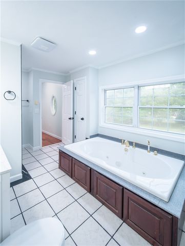 25 Pleasant Avenue, Narragansett, RI 02882