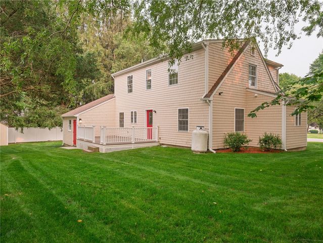 25 Pleasant Avenue, Narragansett, RI 02882