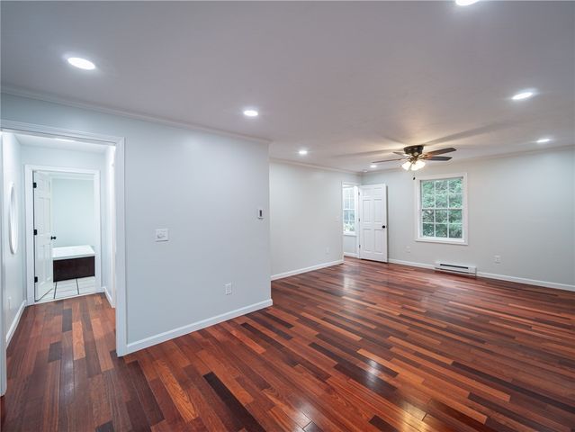 25 Pleasant Avenue, Narragansett, RI 02882