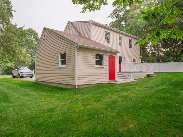 25 Pleasant Avenue, Narragansett, RI 02882