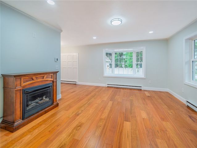 25 Pleasant Avenue, Narragansett, RI 02882
