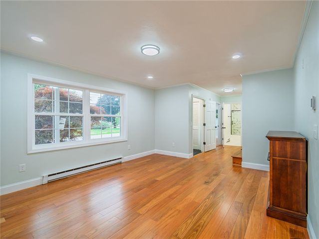 25 Pleasant Avenue, Narragansett, RI 02882