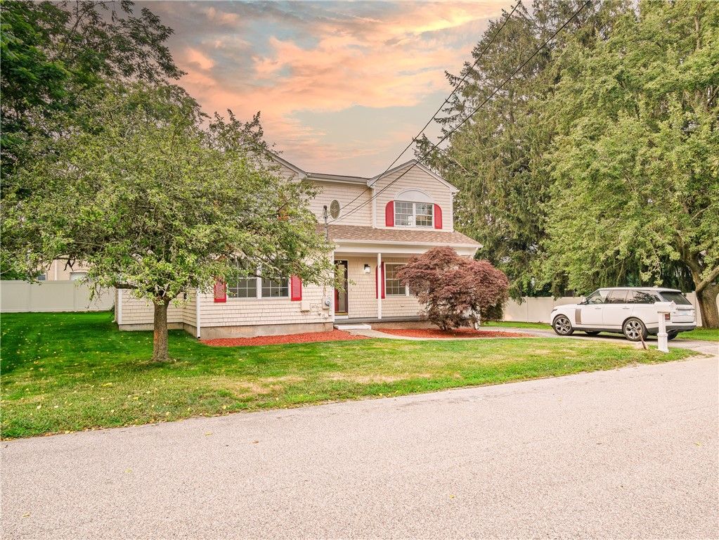 25 Pleasant Avenue, Narragansett, RI 02882