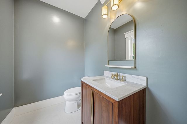 33 Pine Street, Dover, MA 02030