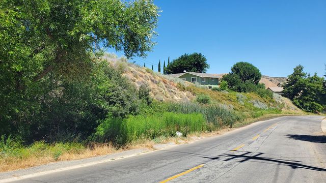 Ranch Club Rd, Lake Elizabeth, CA 93532